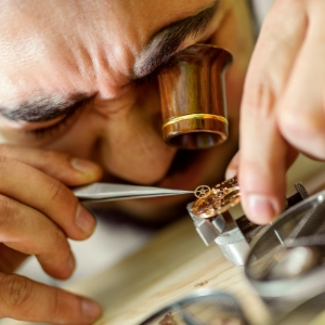 jewelry scale weighing 