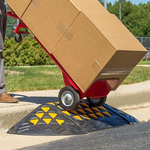 Guardian 8' Rubber Curb Ramp with Round End Caps - Poueer